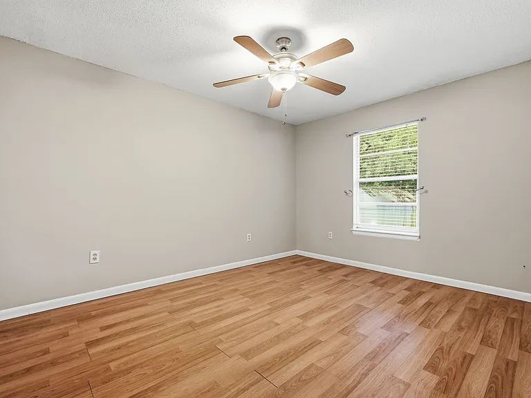 310A Redwood Ave — Photo 19
