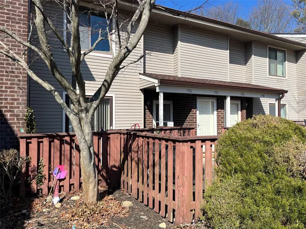 750 Hilltop Court, Coram, NY 11727