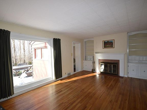 3rd image of 11650 Mapleridge Dr
