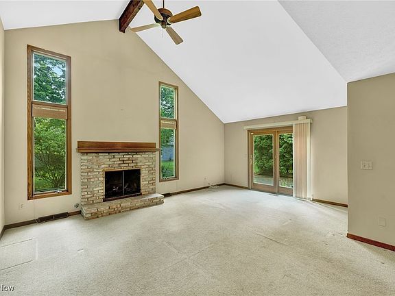 4th image of 33 Brandon Pl