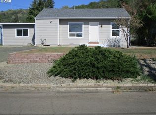 1573 NE Hollis St, Roseburg, OR 97470