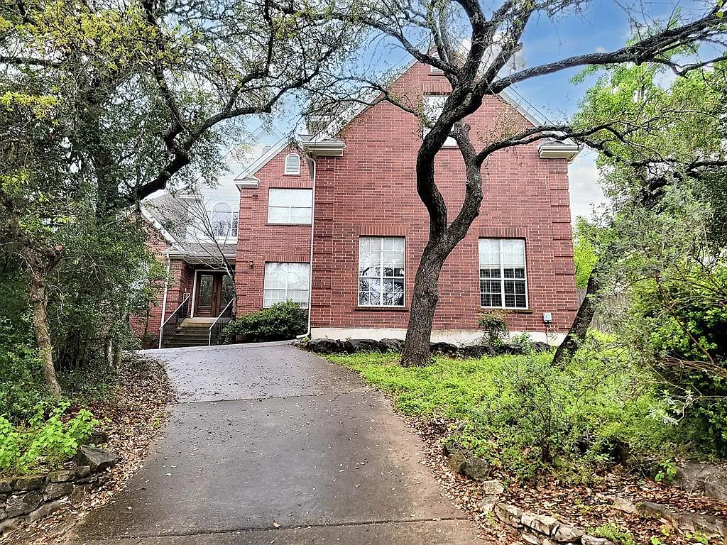 4 bed, 3.5 bath, 3175 sqft, $3,130 — Photo 2