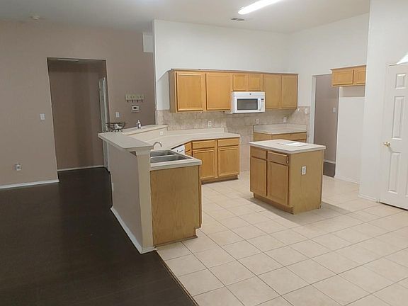 5th image of 5319 Cockatiel Ln