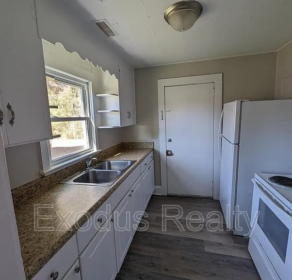 507 Midland Ave — Photo 4