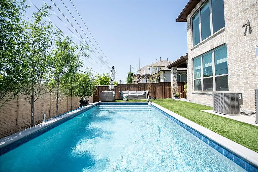 4 bed, 4.5 bath, 3692 sqft, $5,900 — Photo 3