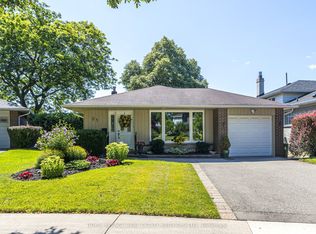 23 Birchleaf Cres, Toronto, ON M9R 2L5