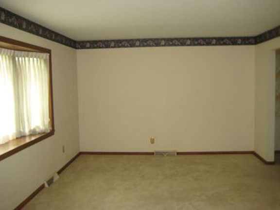 2nd image of 499 W 5th St