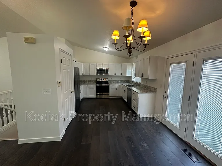 1802 S 200 W — Photo 3