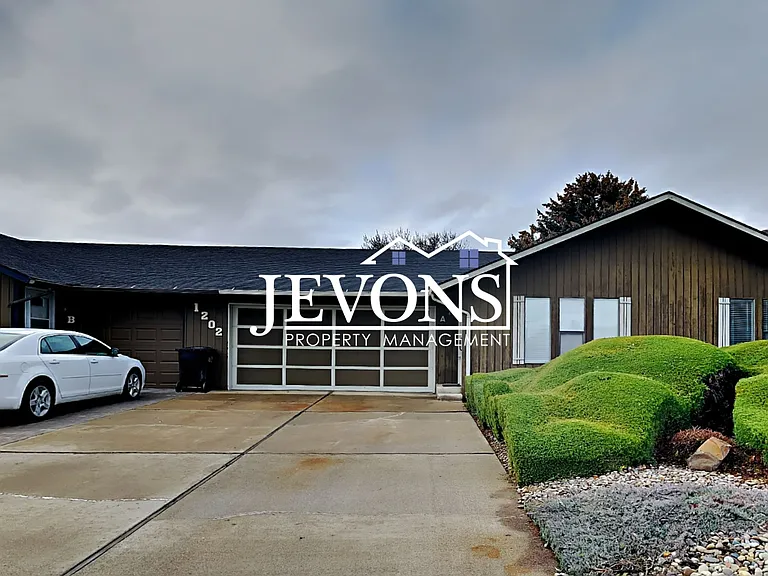 1202 S 39th Ave — Photo 33