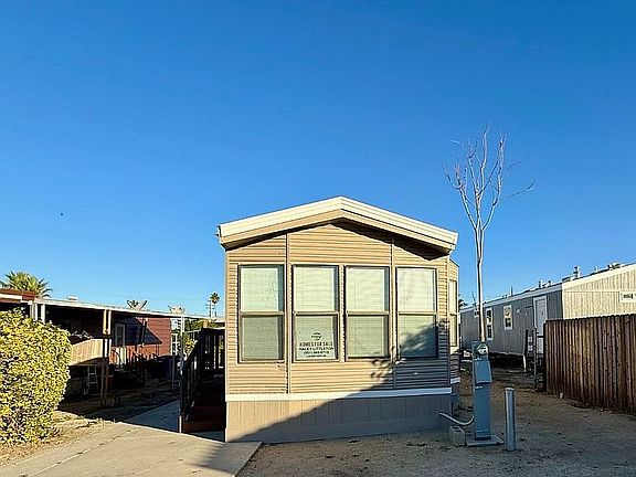 4th image of 351 E 7th St Spc 33