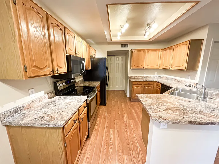 9276 E Sutton Dr — Photo 4