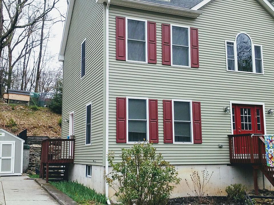 Beautiful 4 bedroom house in quiet neighborhood