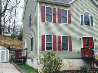 16 Upper Brook Rd, Sparrow Bush, NY 12780