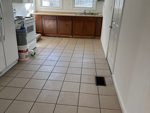 4th image of 716 Banks Ave