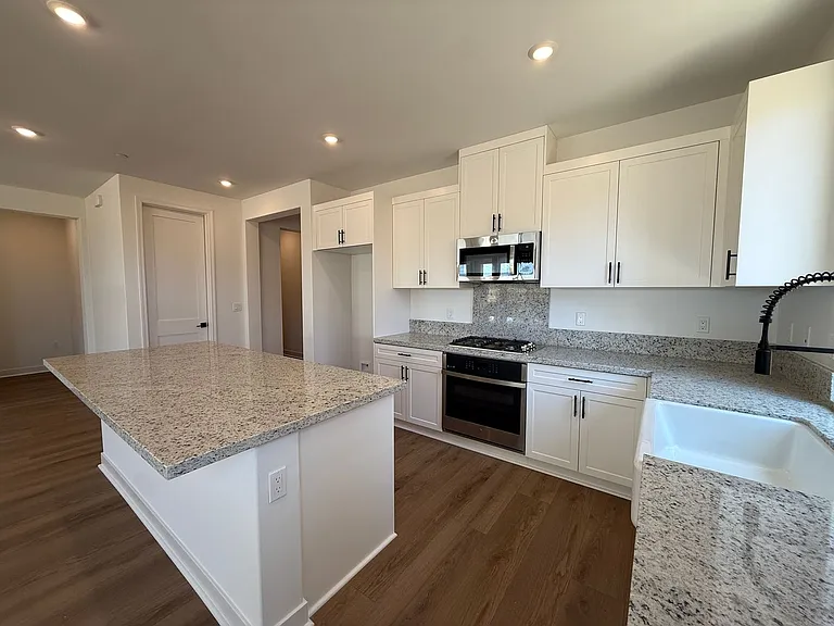 156 Coiner St — Photo 15