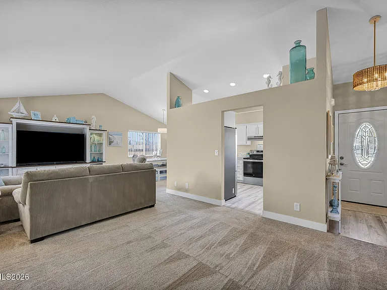 1331 Victoria Dr — Photo 14