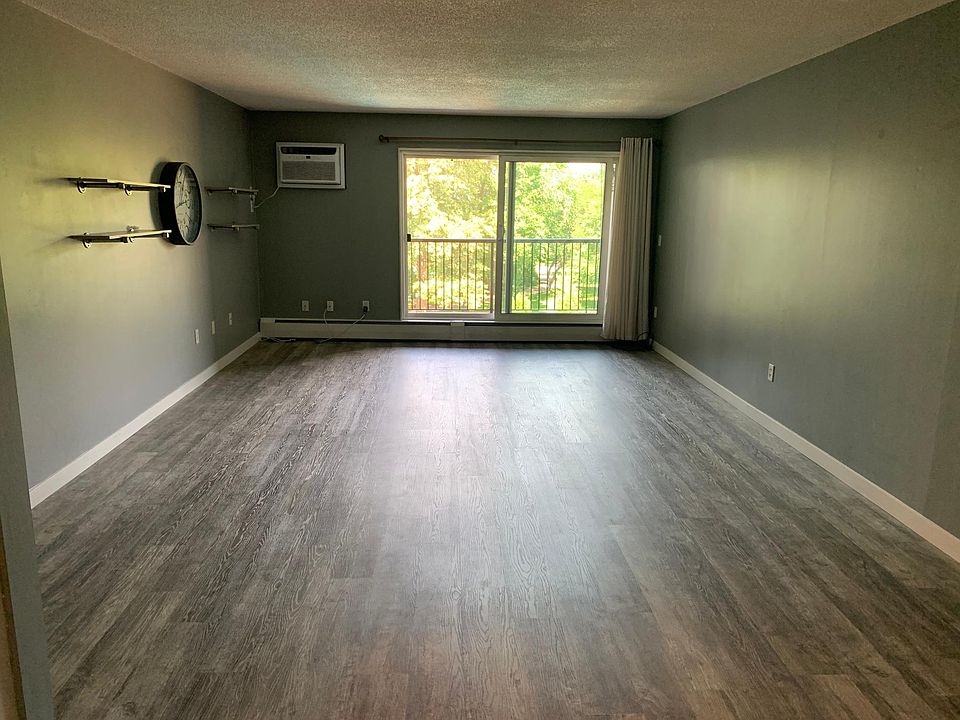 Walkout Living room