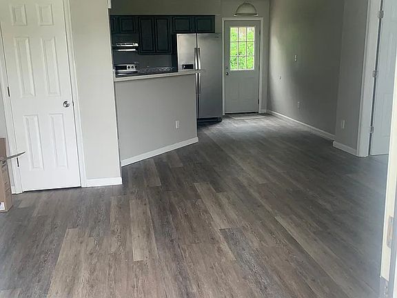 5th image of 134 Sutton Dr