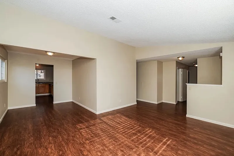 4 bed, 1563 sqft, $3,095 — Photo 3