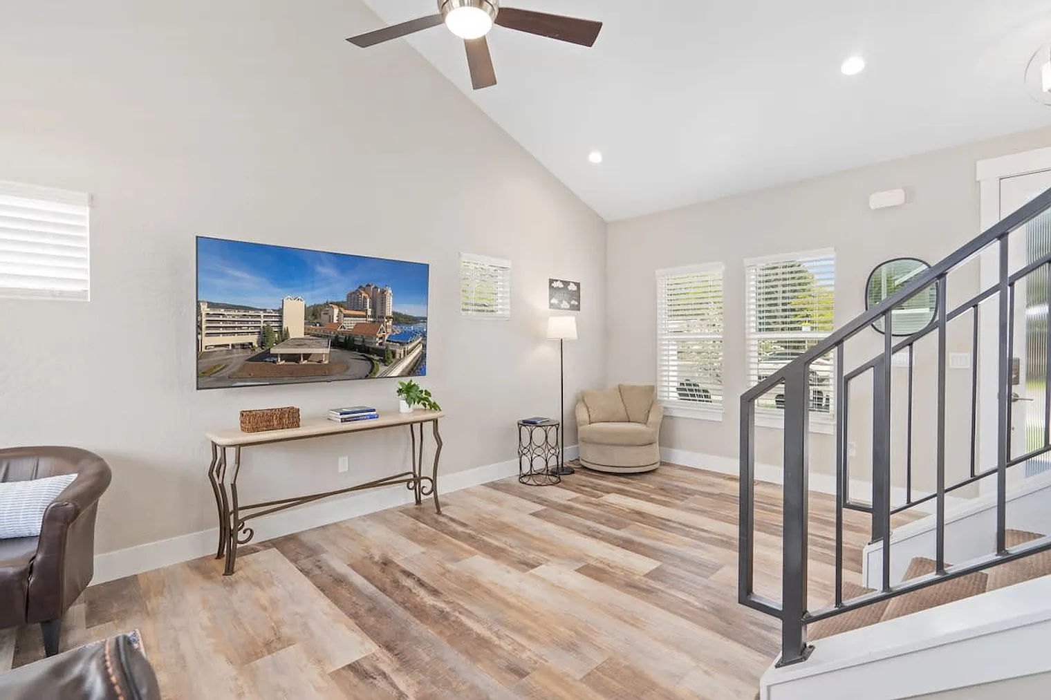 4 bed, 3.0 bath, 1550 sqft, $4,683 — Photo 4