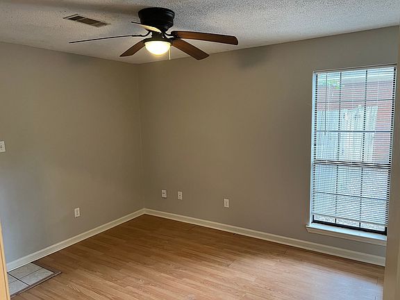 3rd image of 2135 Raintree Dr