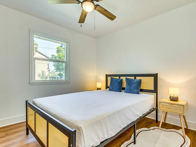 121 E Lloyd St — Photo 11