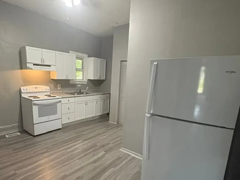 1407 Fountain Ave — Photo 6