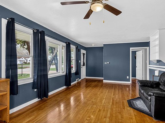 4th image of 1706 Warren Rd