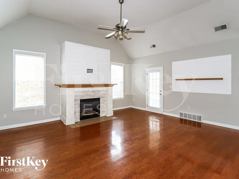 4946 Indian Walk Ln — Photo 3