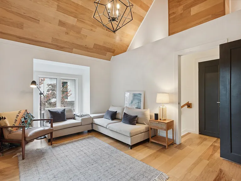 372 W Brown St #3 — Photo 26