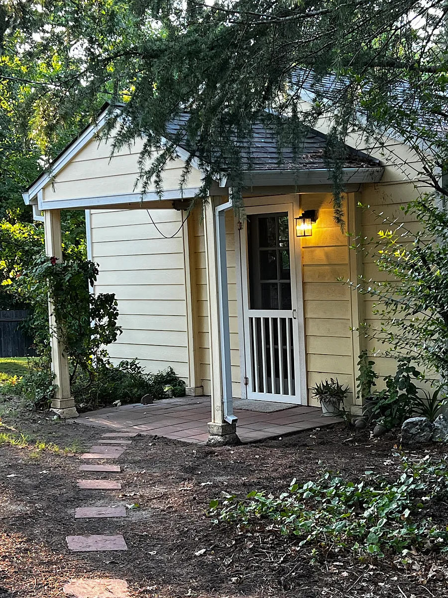 Building Photo - 8549 1/2 Phoenix Ave