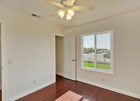 5th image of 9064 Woodlawn Dr