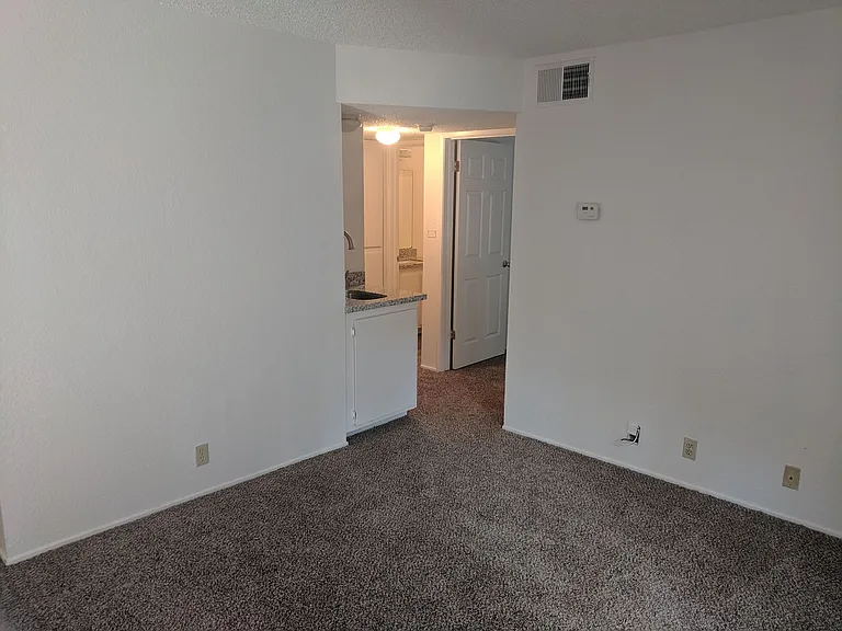 Garfield Court Apartments — Photo 11