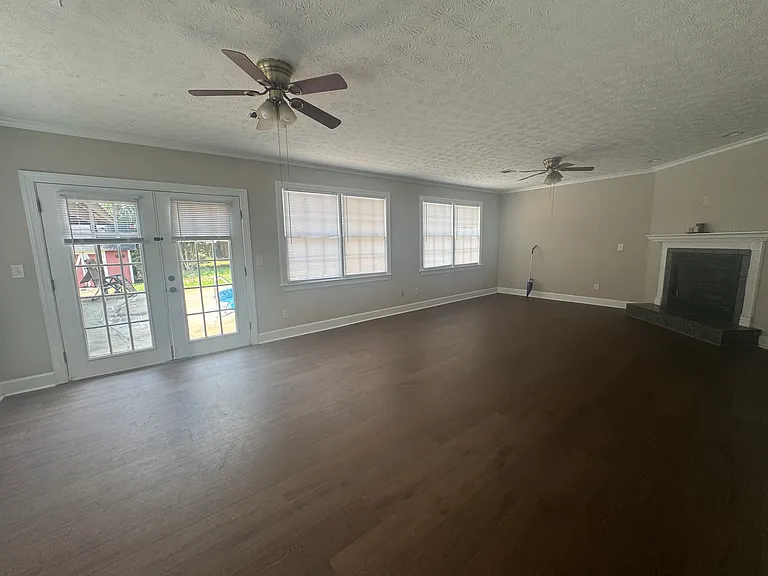 7601 Edgewater Dr — Photo 8