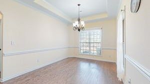 5th image of 197 Dorchester Cir