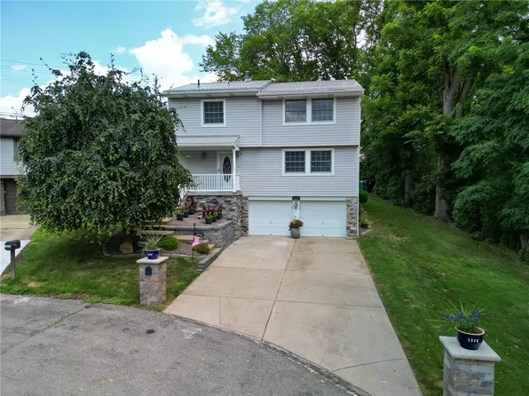 1310 Enfield Ct, Bridgeville, PA 15017