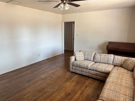 5th image of 649 Cherry St