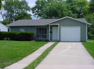 1435 Crestwood Dr, Aurora, IL
