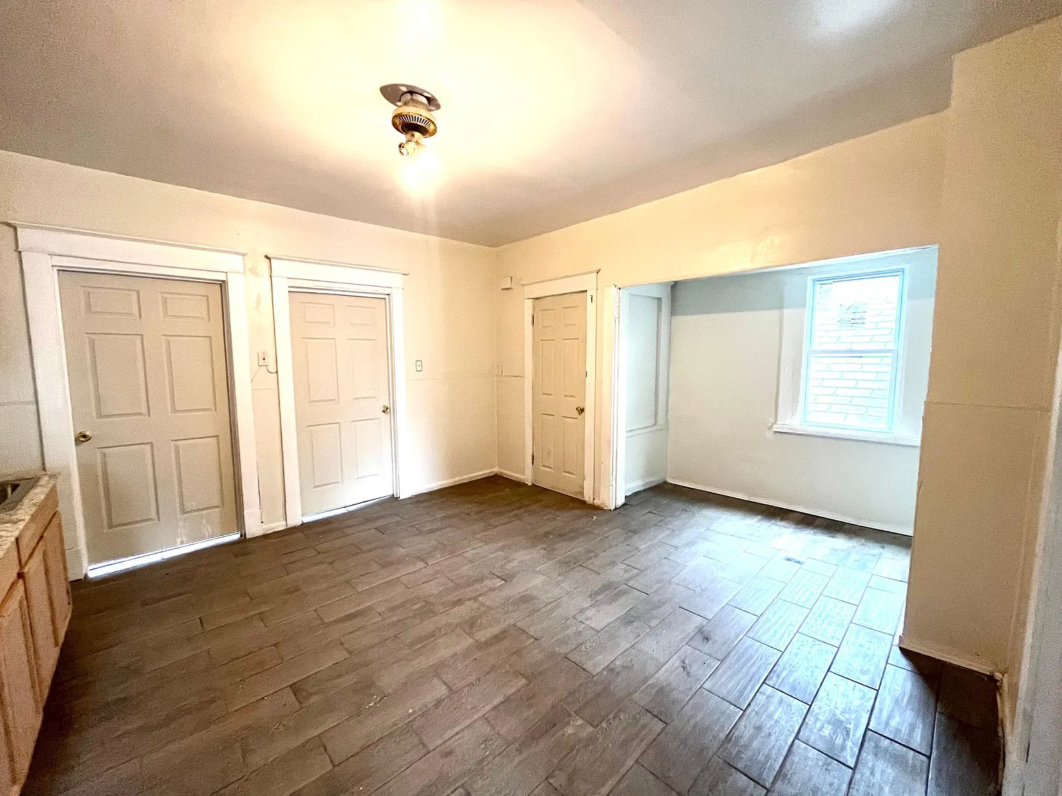 3 bed, 1050 sqft, $1,200 — Photo 2