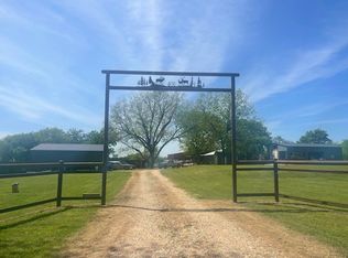 406 N Santa Fe St, Wolfe City, TX 75496