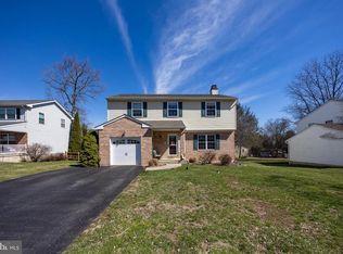 4008 Washington Dr, Upper Chichester, PA 19061