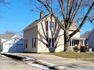 1115 Market St, Pekin, IL 61554