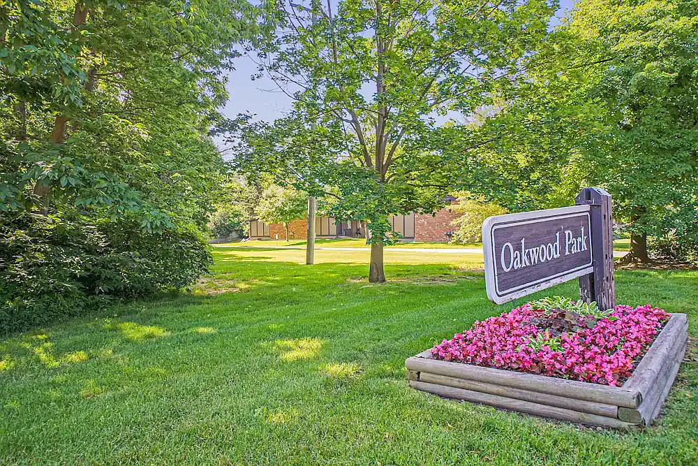 Oakwood Park Apartments — Photo 3