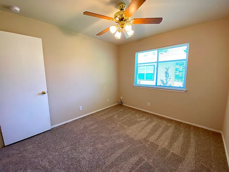 218 Jennifer Ln — Photo 32