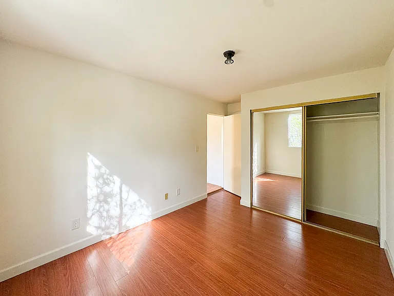 4627 Prospect Ave — Photo 9