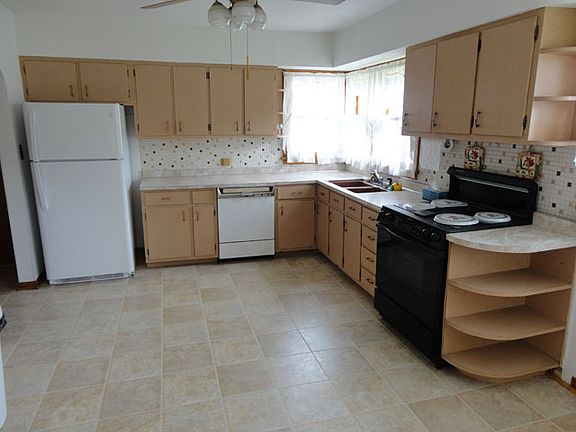 3rd image of 1003 W Center St