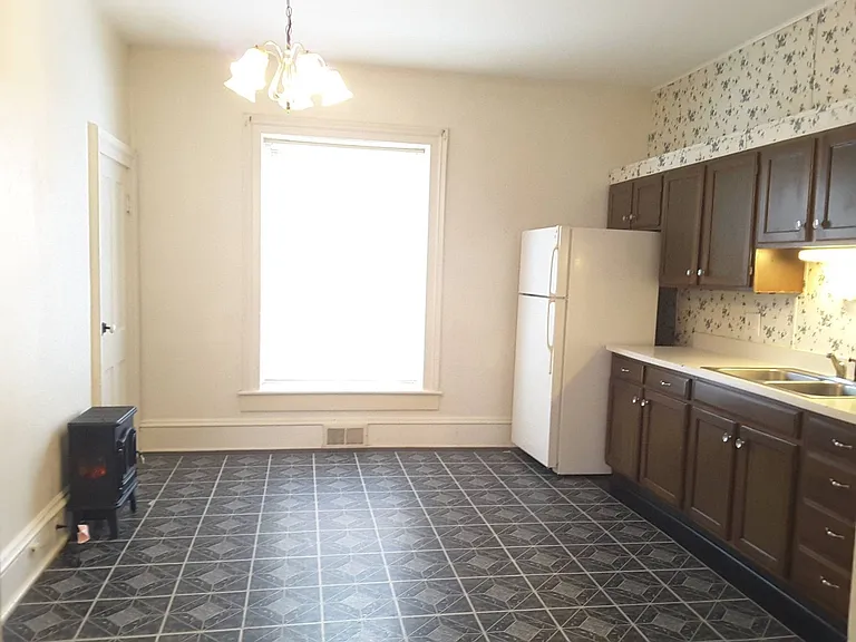 813 S 8th St — Photo 3