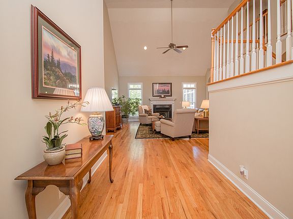 2-story foyer