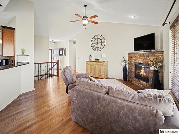 2nd image of 905 Ridge Road Pl