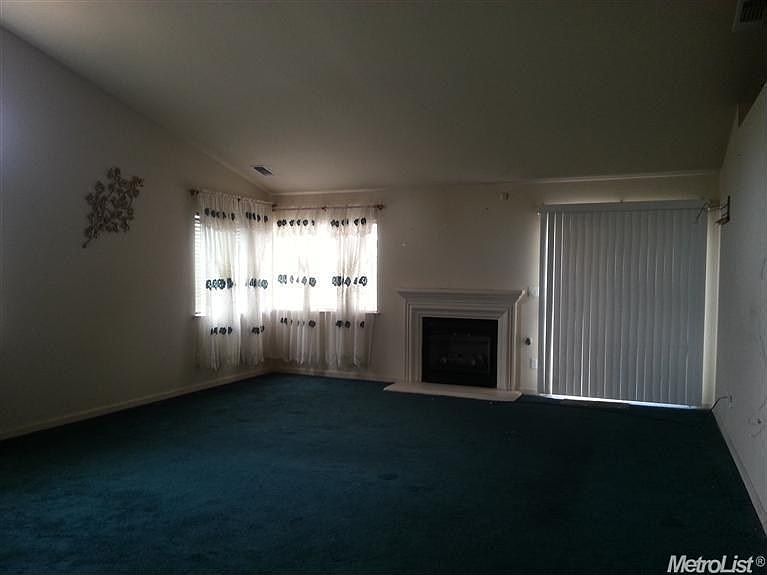 2nd image of 3490 Buenaventura Dr